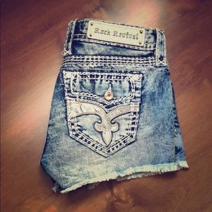 ROCK REVIVAL SHORTS SIZE 27
